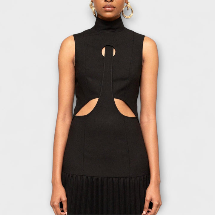 Kristen - Stylish Maxi Dress with Pleats & Cutouts for Any Occasion